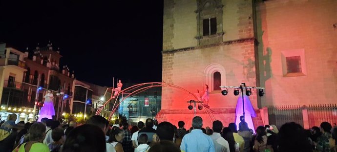 Archivo - Espectáculo inaugural de La Noche en Blanco de Badajoz 2022