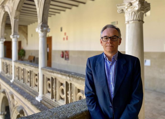 El director general de Tributos de la Junta de Andalucía, José Ignacio Pérez Aguilera en la sede Antonio Machado de la UNIA en Baeza (Jaén).
