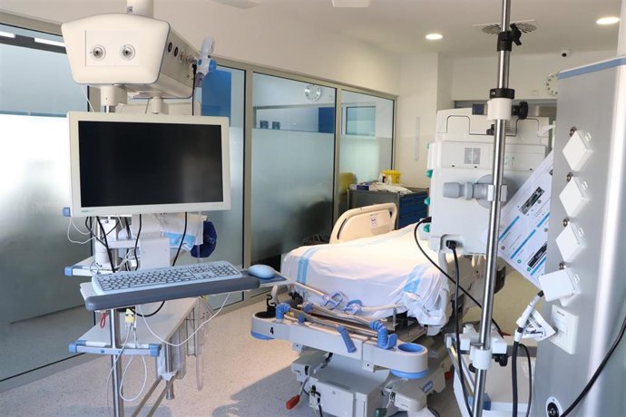 Archivo - Cama en la UCI de un hospital.