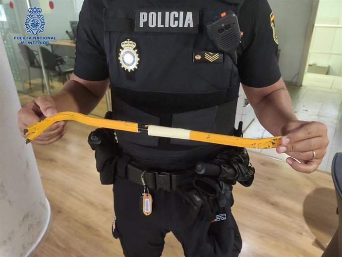 Pata de cabra intervenida al detenido con la que amenazó a los vecinos en Pere Garau.