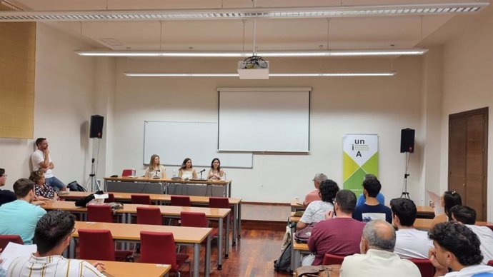 Mesa redonda 'Ia y negocio. Una perspectiva de género' de la Universidad Internacional de Andalucía (UNIA) en la sede Antonio Machado de Baeza, Jaén.