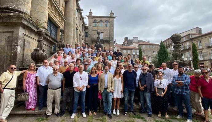 Gonzalo Caballero, reunido con militantes socialistas.