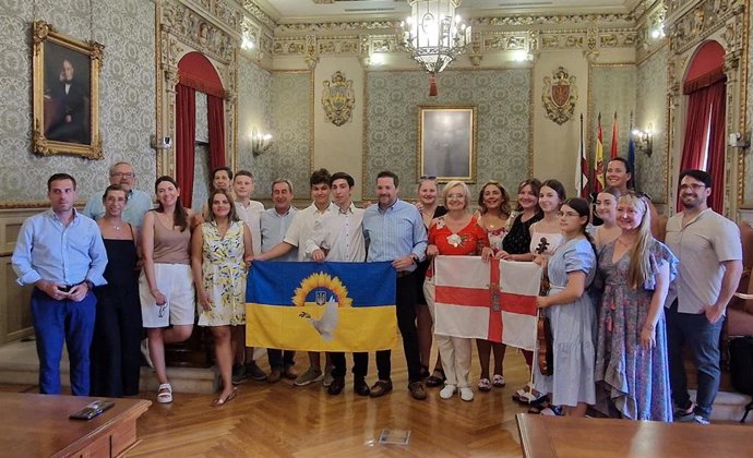 El Ayuntamiento de Tudela recibe a músicos ucranianos que ofrecen conciertos en Navarra.