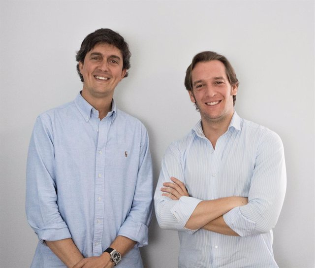 Archivo - Los cofundadores de Bnext, Juan Antonio Rullan de la Mata y Guillermo Vicandi
