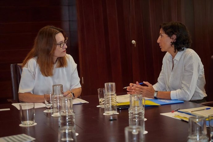 La consejera de Bienestar Social del Gobierno de Canarias, Candelaria Delgado, se reúne con la representante de Acnur en España, Sophie Muller