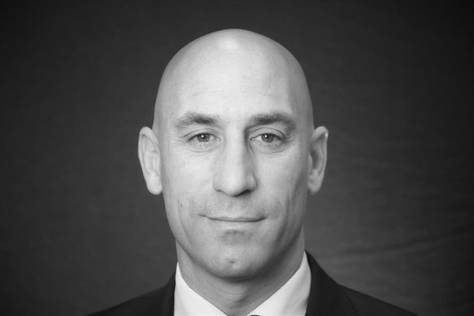 Archivo - El presidente de la Real Federación Española de Fútbol, Luis Rubiales, posa para Europa Press, en el Auditorio Meeting Place a 14 de febrero de 2023, en Madrid (España). 