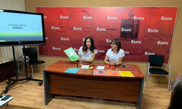 Yolanda Domínguez (izda) y Gloria Gonzalo presentan la campaña 'Call me Señora'