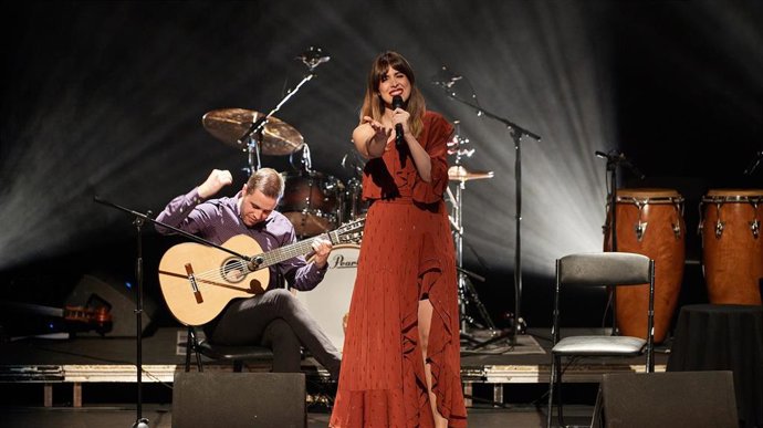 Carmen Muyor y Quique Peña en un concierto