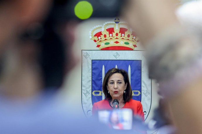 La ministra de Defensa, Margarita Robles, durante una videoconferencia con las misiones en el exterior en la Base de Retamares, a 10 de julio de 2023, en Pozuelo de Alarcón, Madrid (España). Robles ha visitado el Mando de Operaciones en la Base de Retam