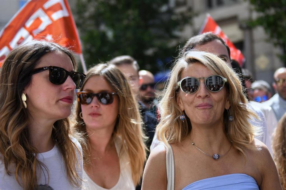 Archivo - La vicepresidenta y ministra de Trabajo y Economía Social, Yolanda Díaz, durante la marcha por el Día Internacional de los Trabajadores en el Círculo de Bellas Artes, a 1 de mayo de 2023, en Madrid (España).