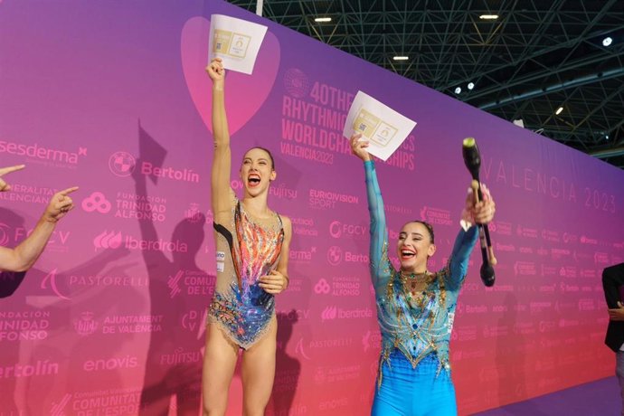 Polina Berezina y Alba Bautista, durante el Campeonato del Mundo de gimnasia rítmica.