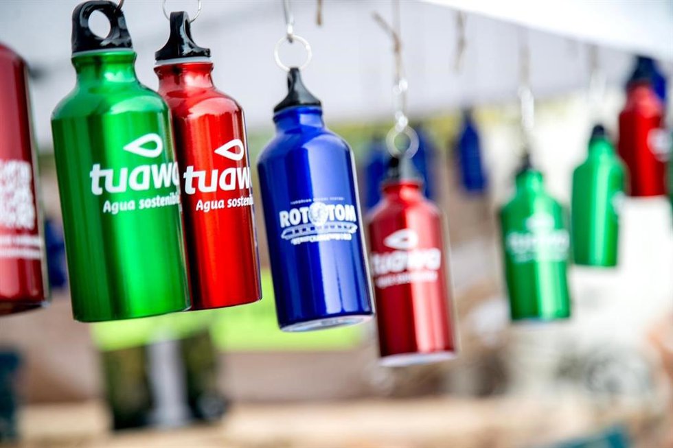 Botellas para llevar agua en el Rototom