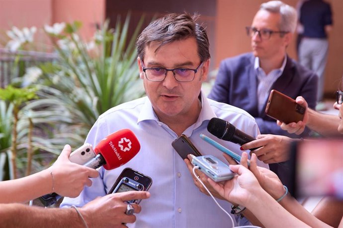 El delegado de Políticas de Vivienda y presidente de la Empresa Municipal de la Vivienda y Suelo (EMVS), Álvaro González