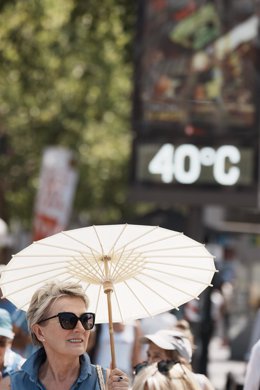 Un termómetro con una temperatura de 40ºC durante la cuarta ola de calor del verano, a 23 de agosto de 2023, en Bilbao, Vizcaya, País Vasco (España). 