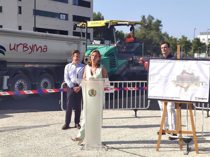 La alcaldesa de Zaragoza, Natalia Chueca, durante una rueda de prensa.