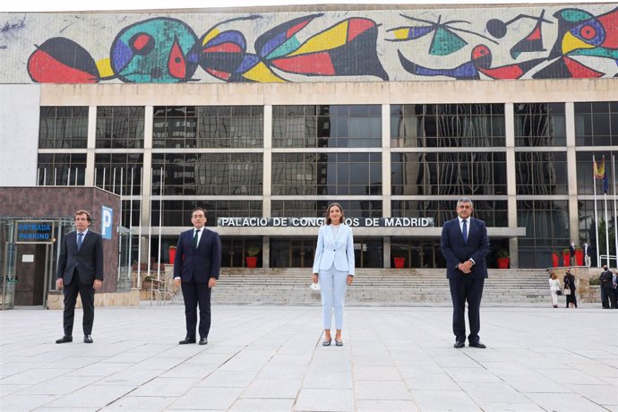 Archivo - (I-D) El ministro de Asuntos Exteriores, Unión Europea y Cooperación, José Manuel Albares; la ministra de Industria, Comercio y Turismo, Reyes Maroto; el alcalde de Madrid, José Luis Martínez-Almeida, y el secretario general de la Organización