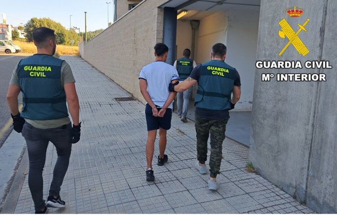 Dos detenidos en Burgos por agredir a otro tras aconsejar éste a su hermana que no hablara con uno de ellos.