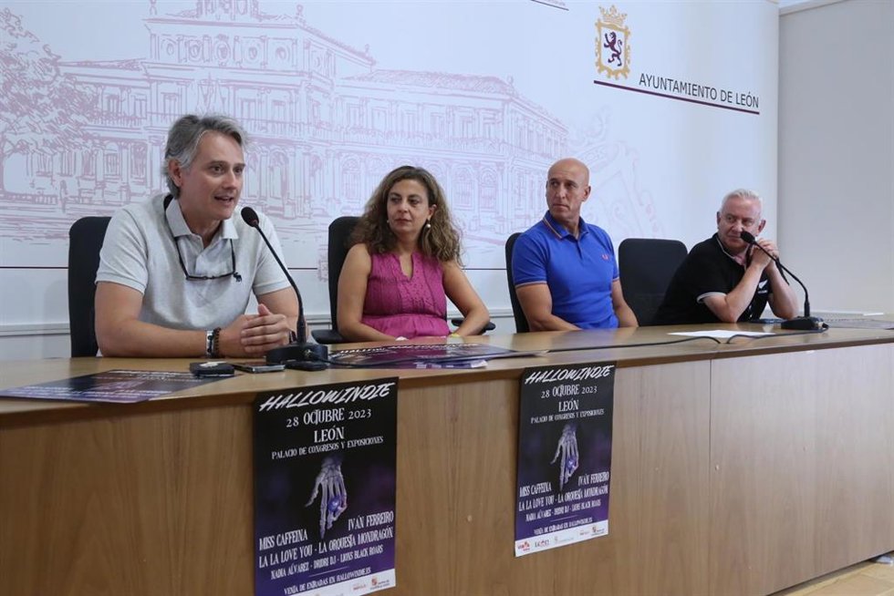 Representantes Del Ayuntamiento De León Y De La Organización Del Festival En La Rueda De Prensa De Presentación Del Festival Hallowindi.
