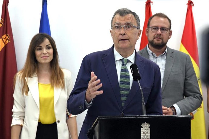 El alcalde de Murcia, José Ballesta, comparece en rueda de prensa tras la reunión de la Junta de Gobierno Local