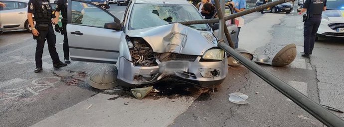 Accidente de un coche en la avenida Pérez Galdós de Valncia