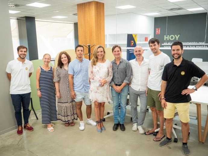 La consejera de Economía visita el vivero de empresas que actualmente cobija a 9 firmas y 43 profesionales