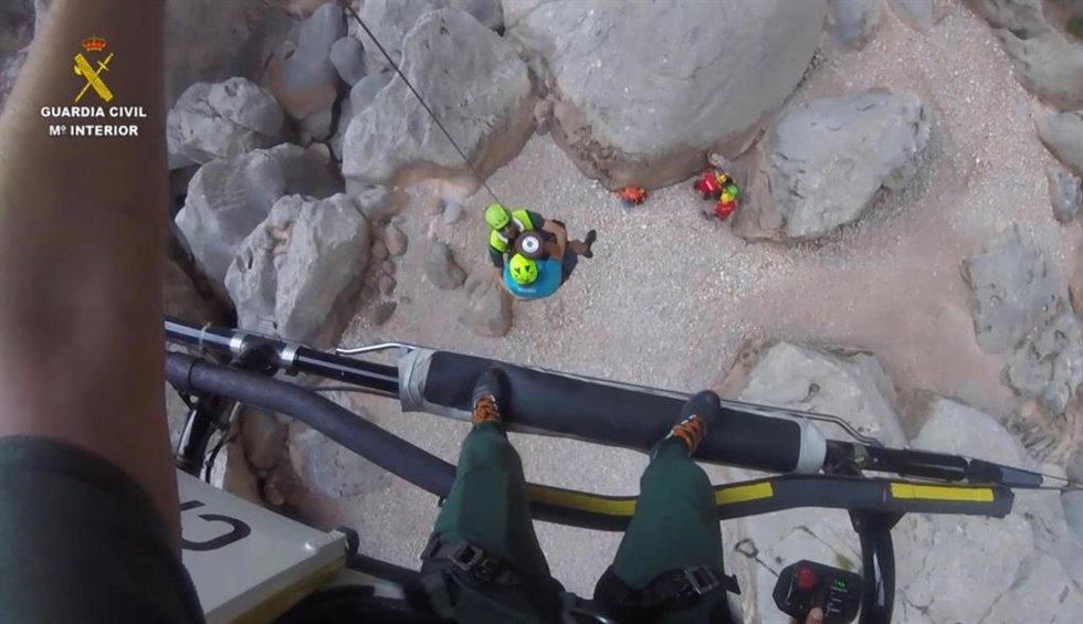 Rescate de una família en el Torrent de Pareis