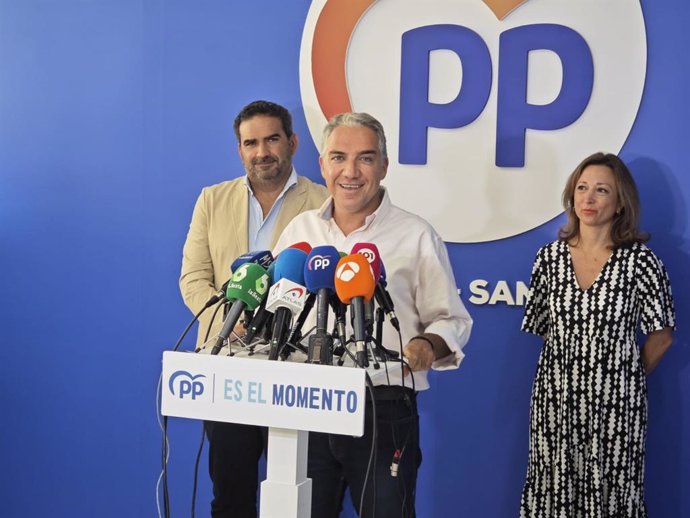 El coordinador general del PP y diputado en el Congreso, Elías Bendodo, este viernes en rueda de prensa en Marbella (Málaga).