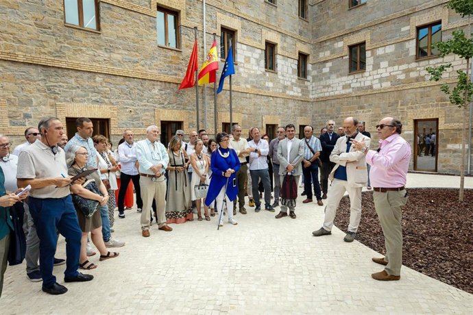 La Mancomunidad de la Comarca de Pamplona inaugura su nueva sede en el antiguo convenio de las Salesas.