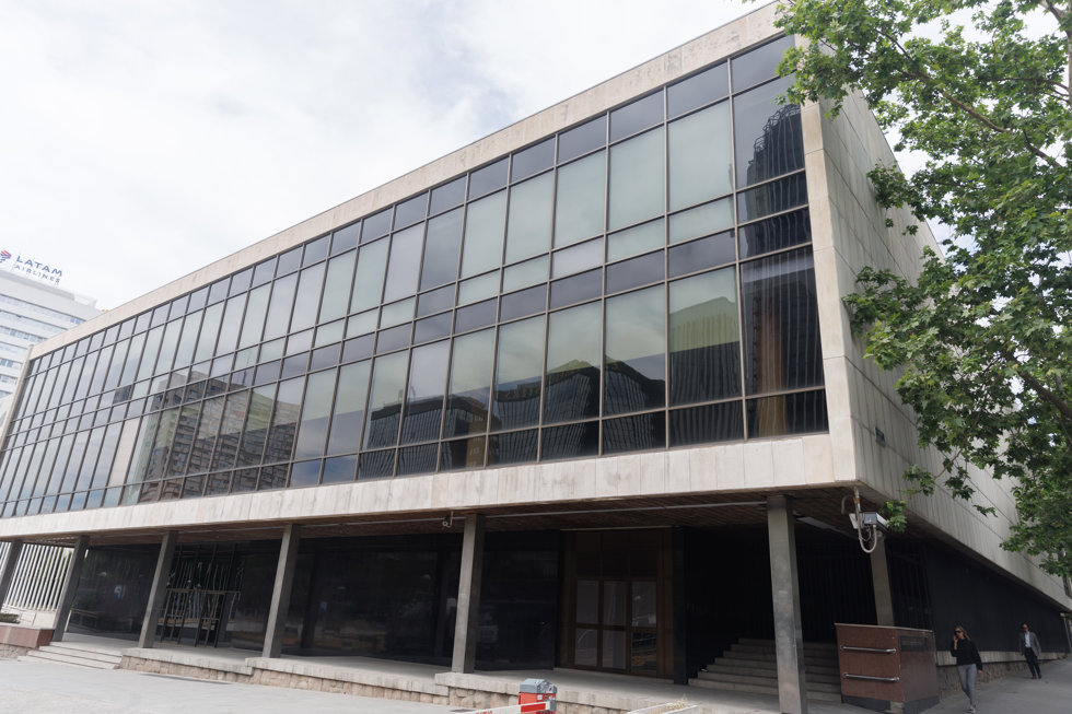 Fachada del edificio B del Palacio de Congresos de Madrid al que la OMT trasladará su sede