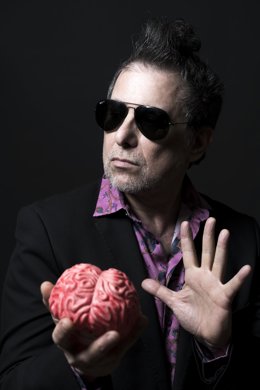 BOGOTÁ, 14 de mayo de 2021.- Andrés Calamaro y su nuevo álbum. (Colprensa).