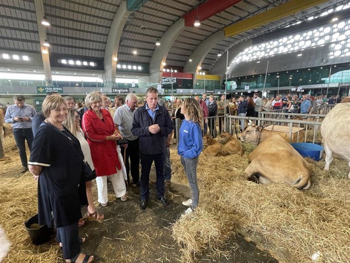 Marcelino Marcos, segundo por la derecha