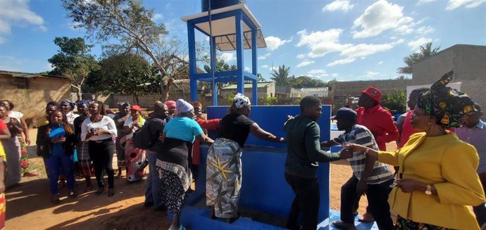 Fuente inaugurada en Mozambique