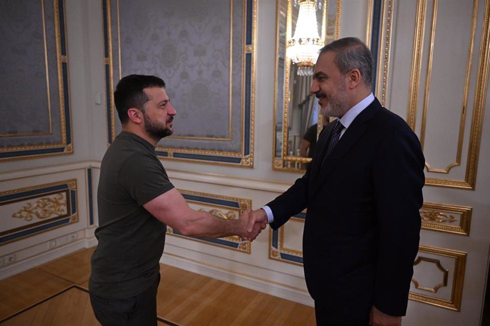 El presidente de Ucrania, Volodimir Zelenski, recibe al ministro de Exteriores de Turquía, Hakan Fidan