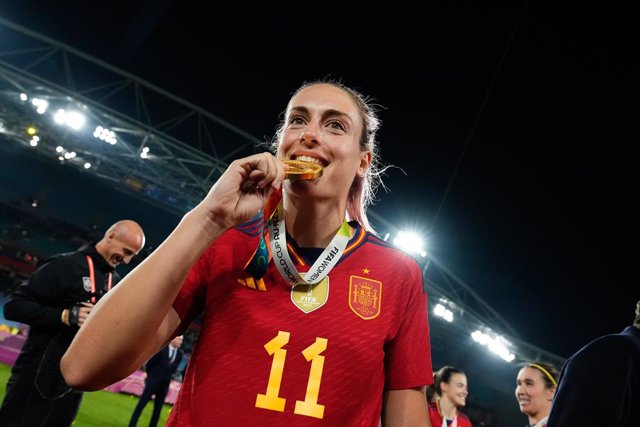 La futbolista española Alexia Putellas celebra el Mundial femenino de fútbol.