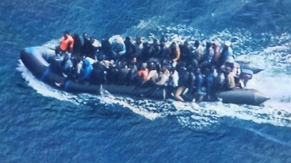 Neumática interceptada por Salvamento Marítimo en aguas cercanas de Fuerteventura
