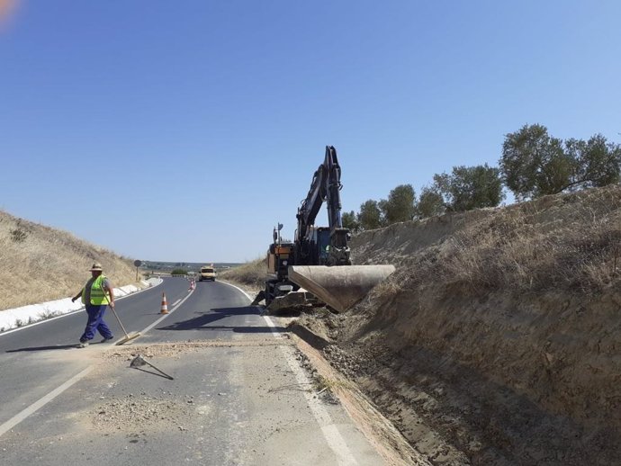 Obras de mejora del drenaje en la carretera A-3051 de Córdoba a Fuencubierta por Guadalcázar.