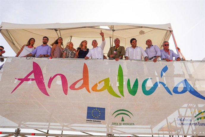 El consejero de la Presidencia, Interior, Diálogo Social y Simplificación Administrativa, Antonio Sanz, asiste este viernes al inicio del segundo ciclo de las carreras de caballos de Sanlúcar de Barrameda