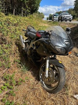 Motocicleta accidentada en Sarria.