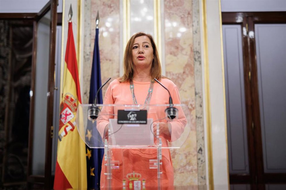 La presidenta del Congreso, Francina Armengol, ofrece una rueda de prensa tras conocer la decisión del Rey, en el Congreso de los Diputados, a 22 de agosto de 2023, en Madrid (España). El Rey Felipe VI ha decidido proponer al presidente del Partido Popu