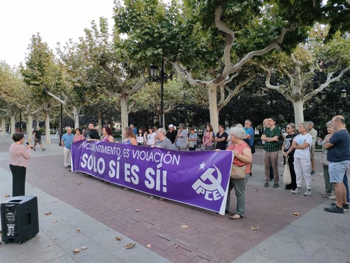 Una concentración pide en Logroño la dimisión del presidente de la RFEF, Luis Rubiales