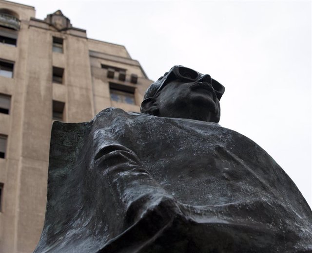 Archivo - Monumento a Salvador Allende en Santiago de Chile.