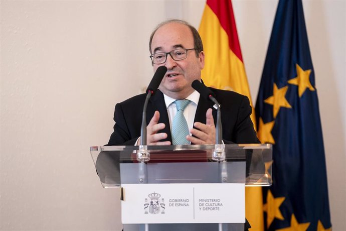 Archivo - El ministro de Cultura y Deporte, Miquel Iceta, interviene durante el acto de la entrega al cineasta Carlos Saura de la Orden Civil de Alfonso X El Sabio concedida a título póstumo, a 21 de junio de 2023, en Madrid (España). 