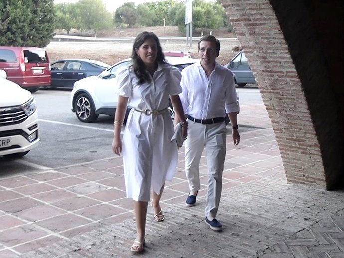 José Luis Martínez-Almeida y Teresa Uquijo y Moreno reaparecen súper enamorados