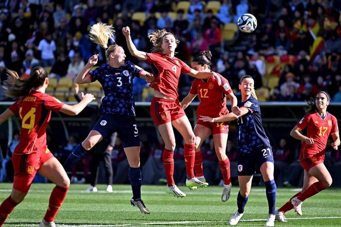 Stefanie Van Der Gragt of the Netherlands and Irene Paredes of Spain contest a header during the FIFA Women's World Cup 2023 Quarter Final soccer match between Spain and the Netherlands in Wellington, New Zealand, Friday, August 11, 2023.  