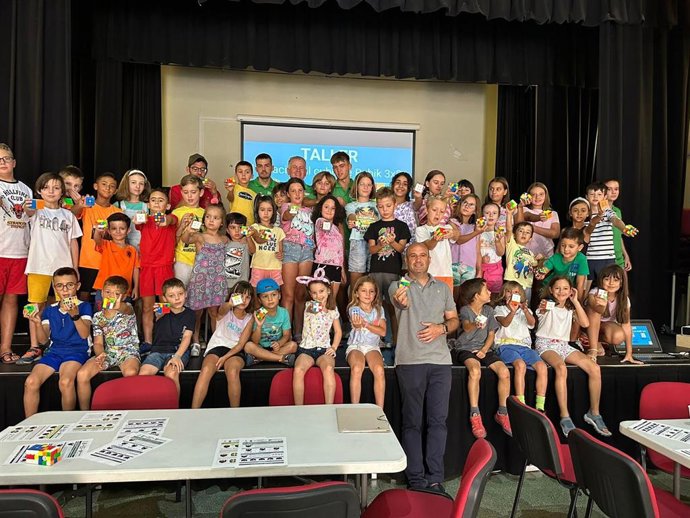 Taller del cubo de Rubik en María (Almería)