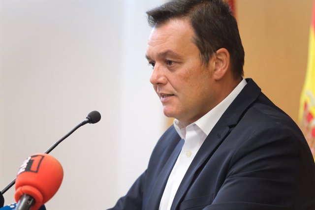 El president del Consell Superior d'Esports (CSD), Víctor Francos, atén els mitjans