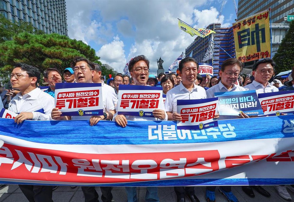Protesta en Corea del Sur por el vertido de aguas de Fukushima