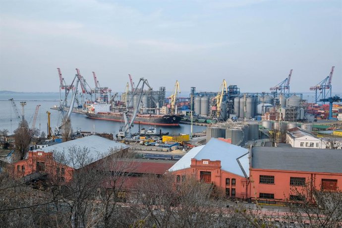 Archivo - March 30, 2022, Odessa, Ukraine: General view of the commercial port of the city. The third largest city in Ukraine located in the south of the country, Odessa is the main naval base of the Ukrainian Navy and the administrative center of the O