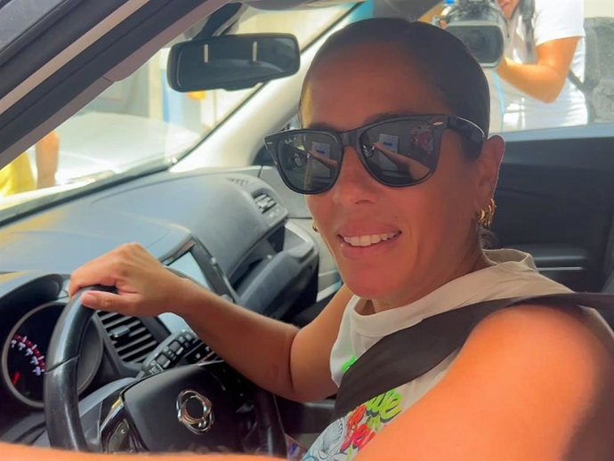 ANABEL PANTOJA LLEGA AL HOTEL DONDE SE ENCUENTRA SU TÍA