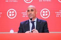 Rocha asume la presidencia interina de la RFEF y Rubiales se defenderá legalmente tras ser suspendido por FIFA